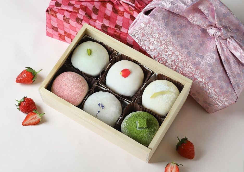  Snow View Daifuku · Japanese Strawberry Daifuku Premium Gift Box